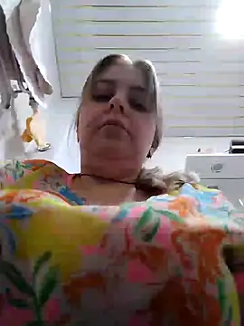 Snapshot of Lady_nice_cat chatting on 02-15-25, 12:33 Lady nice cat online show from 02-15-25, 12:33