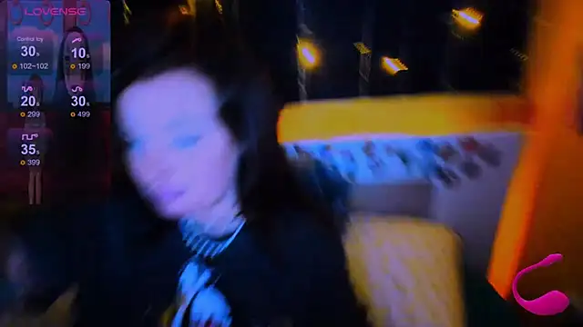 EllieOz online show from 02-04-25, 02:21