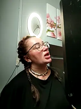 EllieOz online show from 09-17-25, 08:16