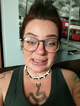 EllieOz online show from 10-07-25, 03:53