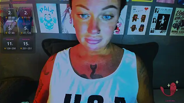 EllieOz online show from 04-06-26, 04:52