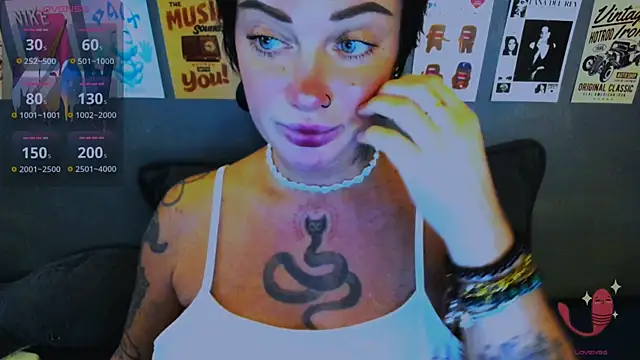 Snapshot of EllieOz chatting on 05-04-26, 03:30 EllieOz online show from 05-04-26, 03:30
