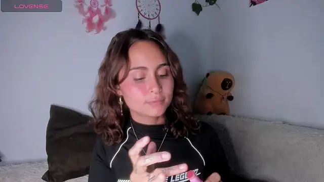 Violette-Ramirez01 online show from 10-20-25, 10:32