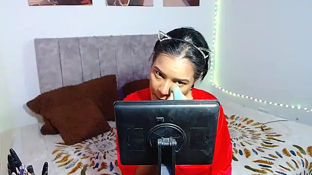 Snapshot of JossieGrey chatting on 12-19-24, 11:29 JossieGrey online show from 12-19-24, 11:29