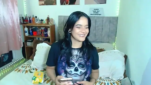 Snapshot of JossieGrey chatting on 01-21-25, 10:30 JossieGrey online show from 01-21-25, 10:30