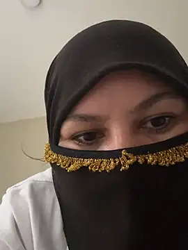 Snapshot of Amina_hafsa chatting on 07-18-26, 06:12 Amina hafsa online show from 07-18-26, 06:12