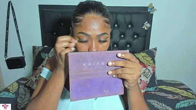 Snapshot of miss-jackson1 chatting on 01-10-25, 10:06 miss-jackson1 online show from 01-10-25, 10:06