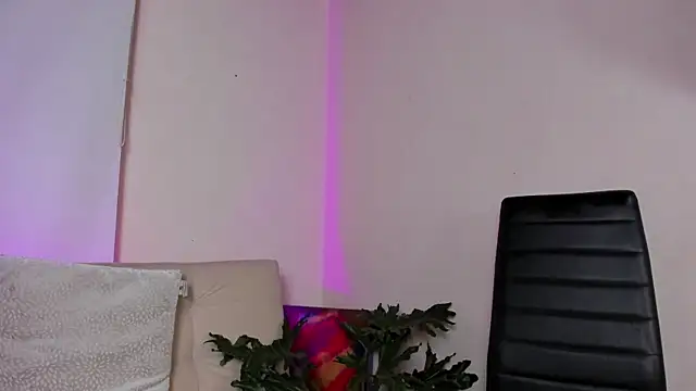 roselinedior online show from 12-19-24, 04:24