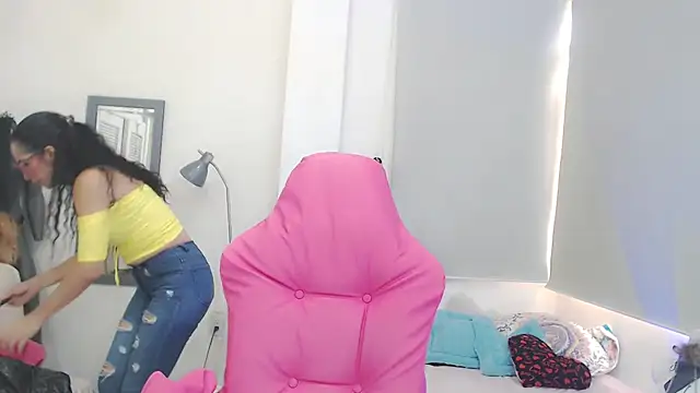 Snapshot of sasha_mom69_ chatting on 03-24-26, 02:33 sasha mom69 online show from 03-24-26, 02:33