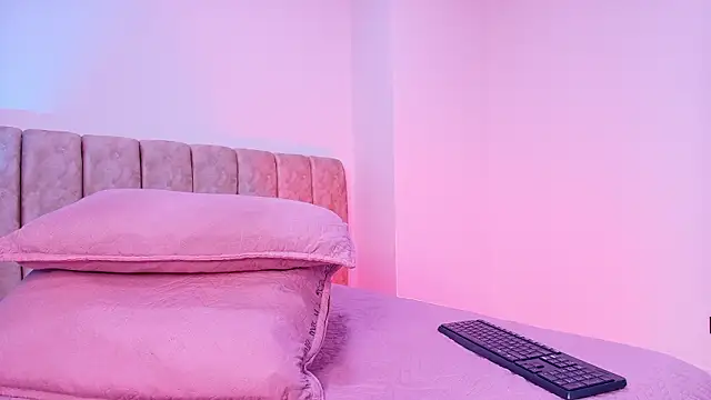 Snapshot of arl_chloee chatting on 02-20-26, 03:03 arl chloee online show from 02-20-26, 03:03