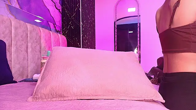 Snapshot of arl_chloee chatting on 03-25-26, 03:12 arl chloee online show from 03-25-26, 03:12