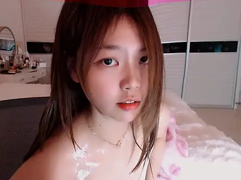 -Lucky Girl online show from 12-17-24, 06:24
