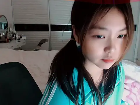-Lucky Girl online show from 12-17-24, 12:22