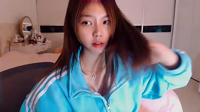-Lucky Girl online show from 12-19-24, 08:02