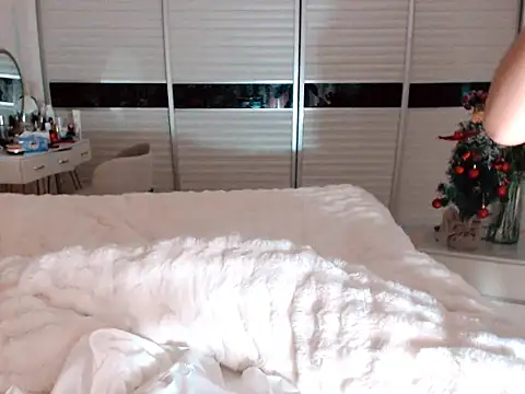 -Lucky Girl online show from 12-23-24, 11:47