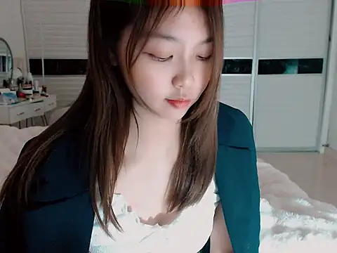 -Lucky Girl online show from 12-26-24, 11:43