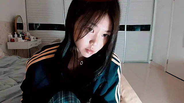 Snapshot of -Lucky_Girl chatting on 09-30-25, 01:16 -Lucky Girl online show from 09-30-25, 01:16