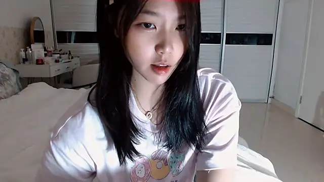 Snapshot of -Lucky_Girl chatting on 10-16-25, 02:07 -Lucky Girl online show from 10-16-25, 02:07