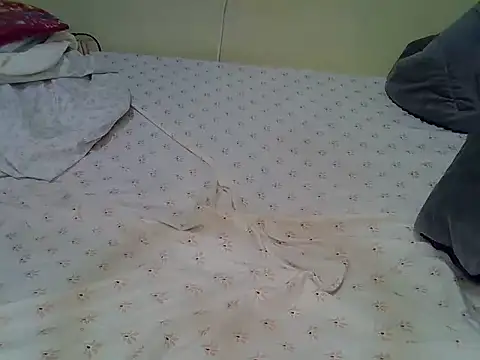 Snapshot of sweet_veee chatting on 04-27-26, 01:20 sweet veee online show from 04-27-26, 01:20