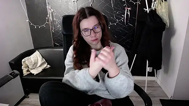 littleviki7 online show from 12-16-25, 07:02