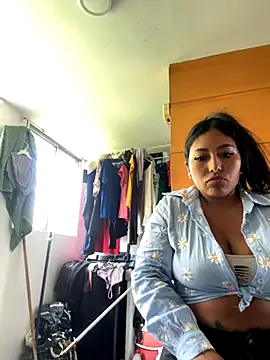 emmyjhonson07 online show from 12-01-25, 04:23