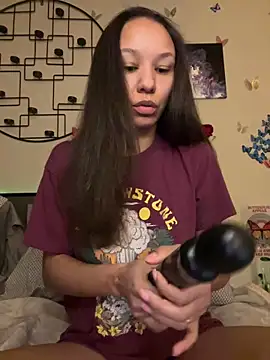 Snapshot of _Neeka_ chatting on 01-08-25, 11:21 Neeka online show from 01-08-25, 11:21