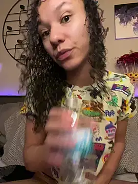 Snapshot of _Neeka_ chatting on 01-16-25, 11:15 Neeka online show from 01-16-25, 11:15