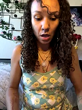 Snapshot of _Neeka_ chatting on 09-27-25, 02:44 Neeka online show from 09-27-25, 02:44