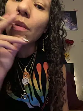 Snapshot of _Neeka_ chatting on 11-08-25, 04:01 Neeka online show from 11-08-25, 04:01