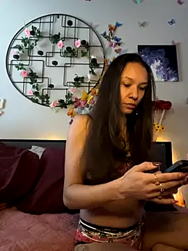 Snapshot of _Neeka_ chatting on 11-12-25, 03:45 Neeka online show from 11-12-25, 03:45