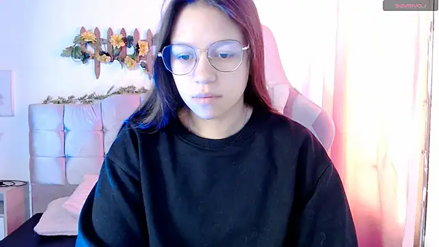 Snapshot of SamanthaRoldaan chatting on 09-25-25, 02:32 SamanthaRoldaan online show from 09-25-25, 02:32