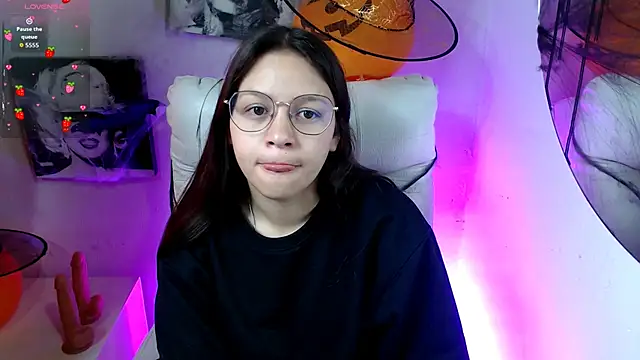 Snapshot of SamanthaRoldaan chatting on 10-21-25, 02:29 SamanthaRoldaan online show from 10-21-25, 02:29