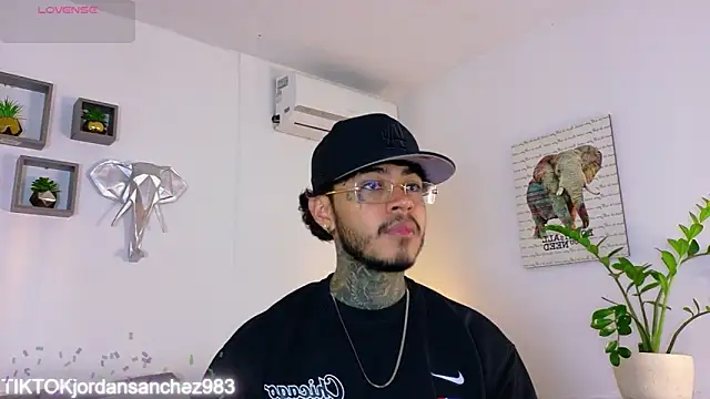 JordanSmiith  online show from 02-04-26, 09:20