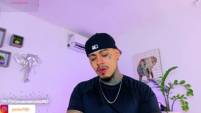 JordanSmiith  online show from 05-11-26, 08:50