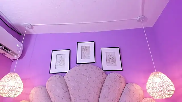 chloe watson  online show from 02-08-25, 11:34