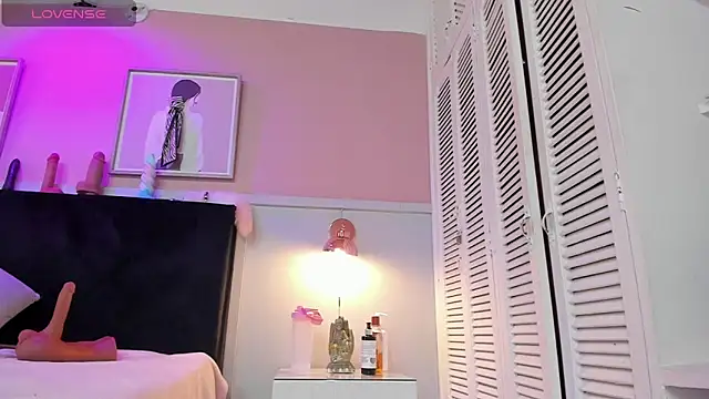 chloe watson  online show from 10-25-25, 03:07