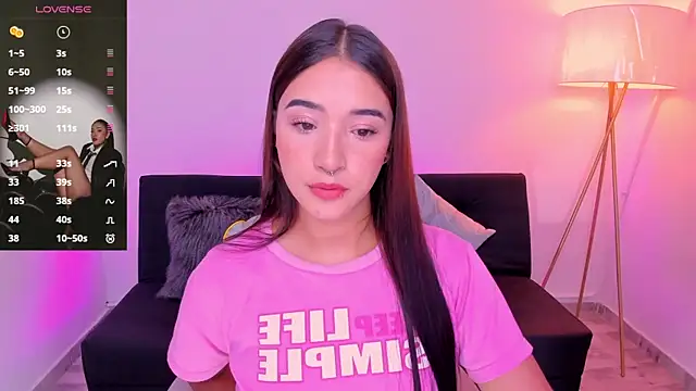 Snapshot of Antonella_Grayy chatting on 06-06-26, 05:50 Antonella Grayy online show from 06-06-26, 05:50