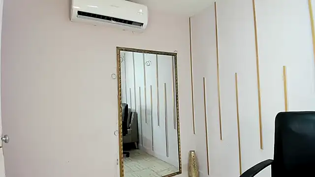 Snapshot of Nayariskaya chatting on 02-18-26, 06:48 Nayariskaya online show from 02-18-26, 06:48