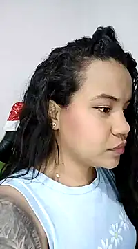 Snapshot of leila_22 chatting on 12-21-24, 10:17 leila 22 online show from 12-21-24, 10:17