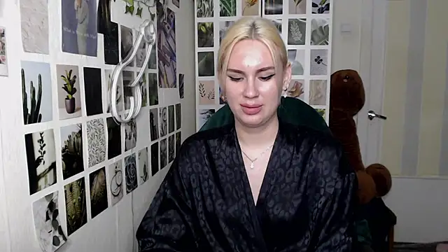 CapriScorpion online show from 10-21-25, 03:02