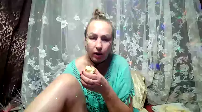 Snapshot of Alina_Night_777 chatting on 12-30-24, 01:25 Alina Night 777 online show from 12-30-24, 01:25