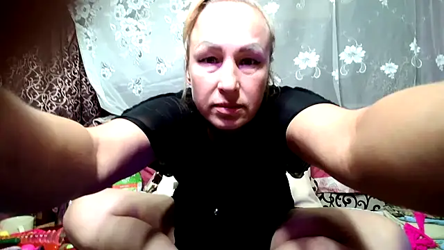 Snapshot of Alina_Night_777 chatting on 10-20-25, 05:08 Alina Night 777 online show from 10-20-25, 05:08