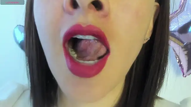 Snapshot of queen_fetish chatting on 06-18-26, 03:38 queen fetish online show from 06-18-26, 03:38