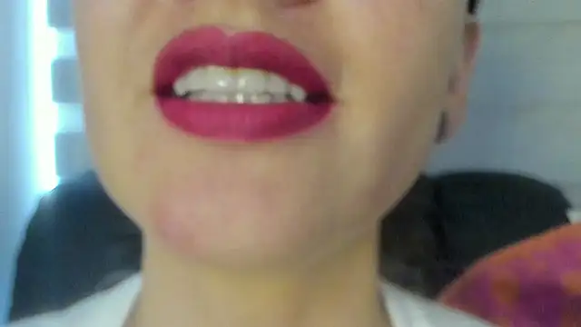 Snapshot of queen_fetish chatting on 06-26-26, 07:18 queen fetish online show from 06-26-26, 07:18