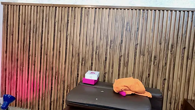 evelynjohnsoon online show from 12-19-25, 01:07