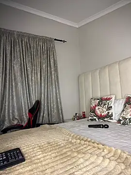 Bustygoddess32 online show from 05-05-26, 11:02