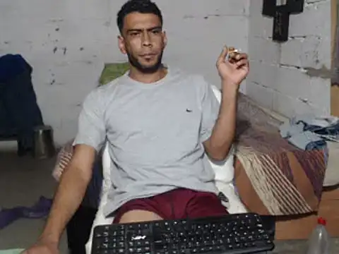 Snapshot of erik_alexander chatting on 02-06-25, 01:27 erik alexander online show from 02-06-25, 01:27