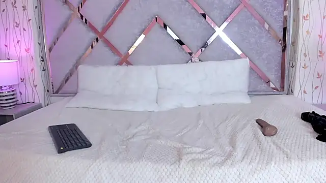 Snapshot of eva_loreti chatting on 02-11-25, 06:08 eva loreti online show from 02-11-25, 06:08