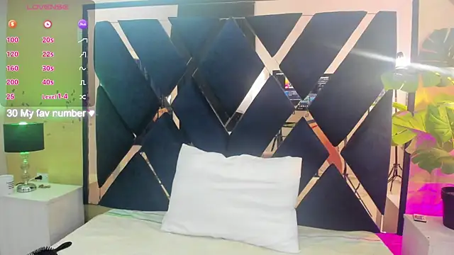 Snapshot of eva_loreti chatting on 10-03-25, 03:47 eva loreti online show from 10-03-25, 03:47