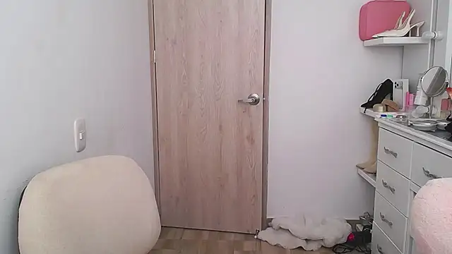 Barbie girl 69 online show from 06-19-26, 07:50